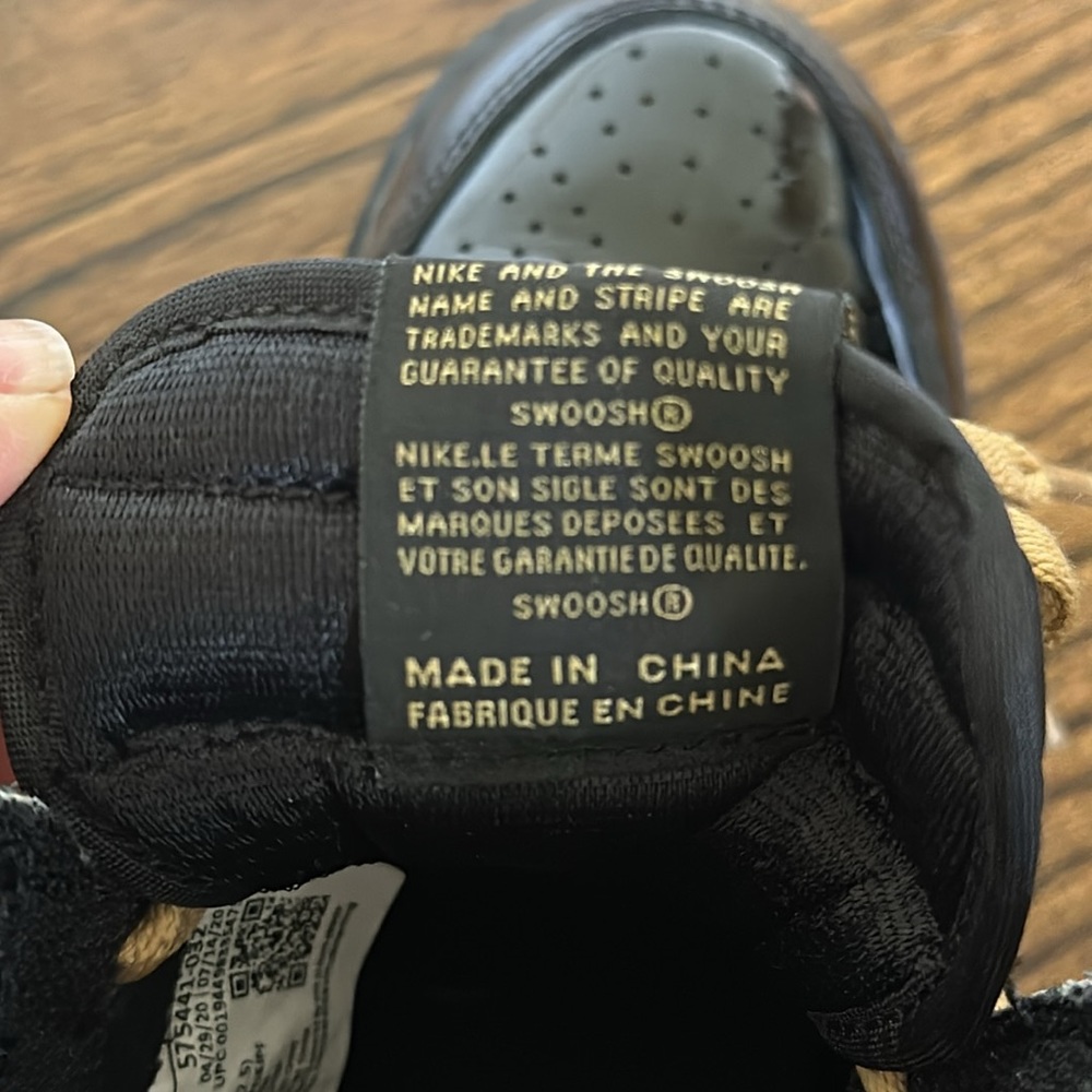 JORDAN Boys' Jordan 1 Retro High Black Metallic Gold (2020) (GS) Size: 3.5 - Picture 9 of 9